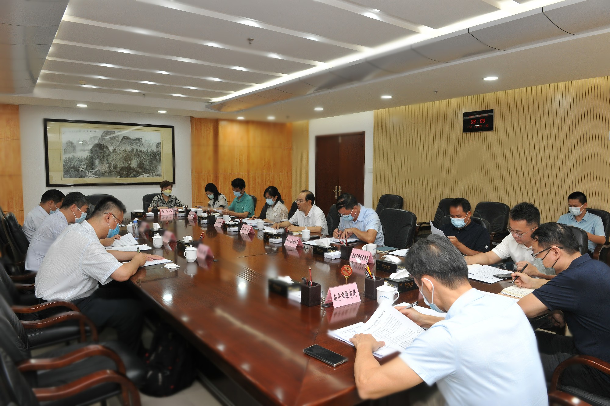 座谈会.jpg