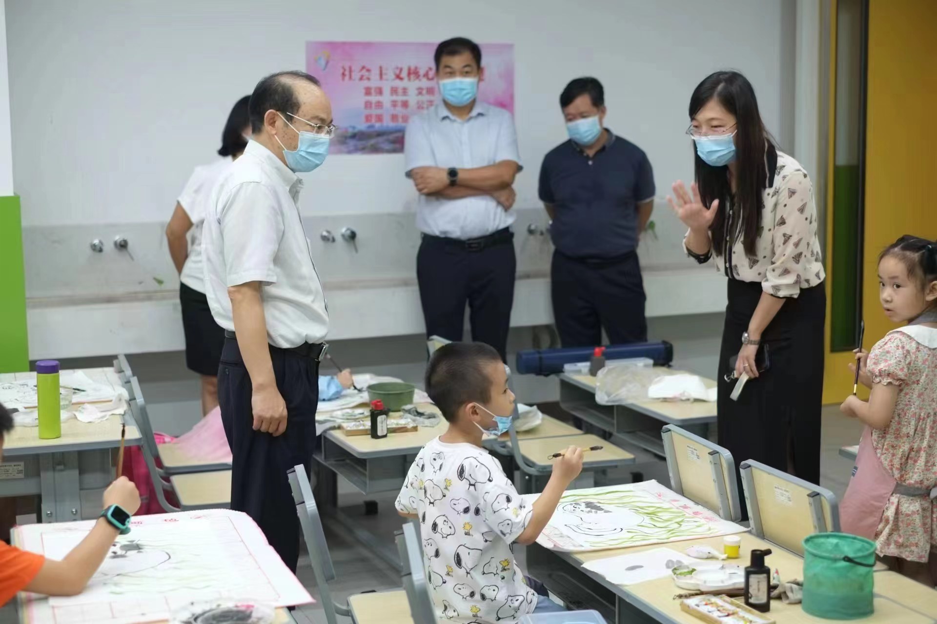 调研组一行在柳州市学科类校外培训机构检查指导工作.jpg